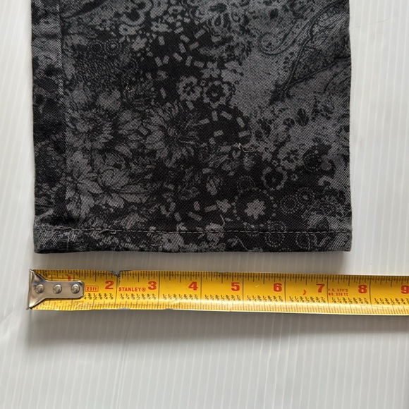 Gloria Vanderbilt Amanda Gray & Black Flowered Patterned Jeans. Women’s size 16W - Picture 11 of 13